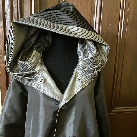 TravelSmith Jackets & Blazers - Travelsmith Reversible  Raincoat Pleated Hood/Collar PL